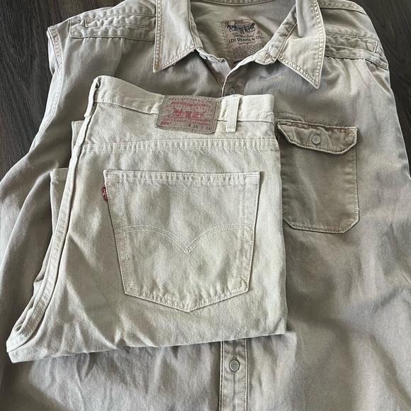 Vintage LEVI’S jeans LEVI’S Distressed Denim shirt. - Picture 8 of 8